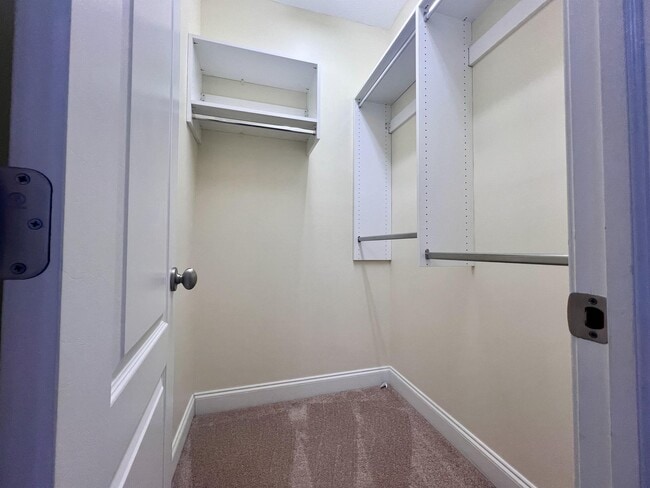 Building Photo - 304 Villa View Dr