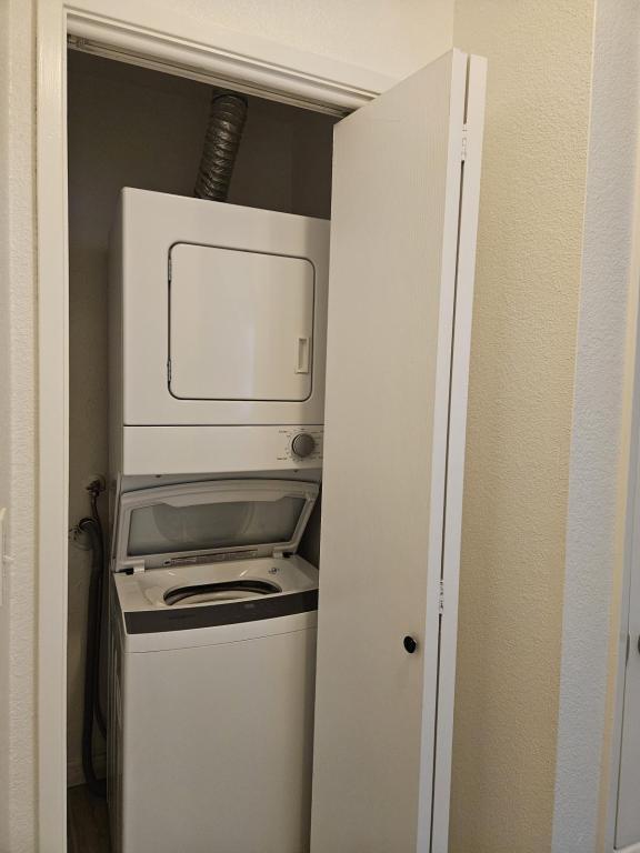 Building Photo - 426 Cherry Ln