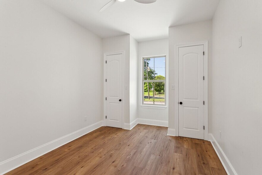 Building Photo - 606 Whitney Ave.