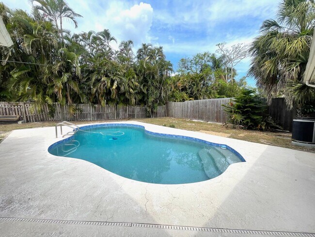 Building Photo - RARELY AVAILABLE!  3BED/2BATH POOL HOME FOR RENT-SARASOTA, FL $2995.00
