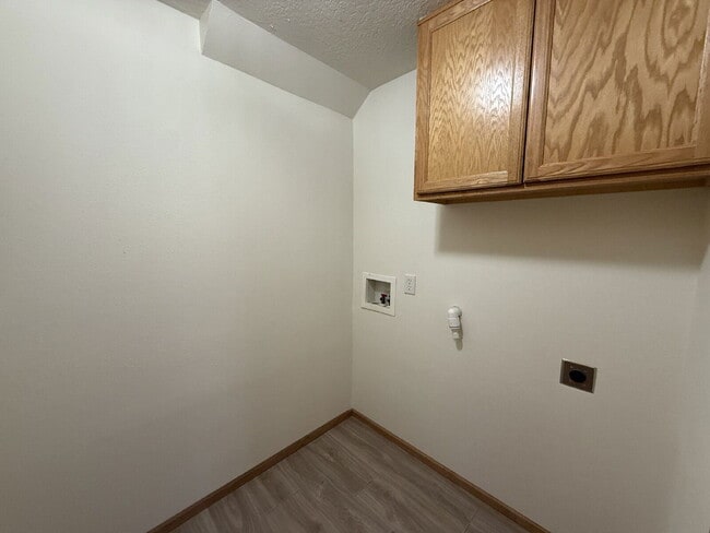 Building Photo - 6810 Aster St