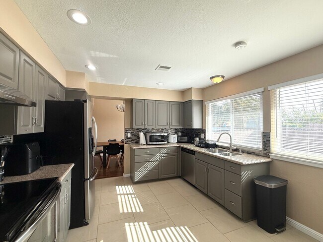 Building Photo - Fully Furnished 4 Bedroom Home! NO HOA! Park up to 6 vehicles! Pool and Spa! Close to Spring Moun...