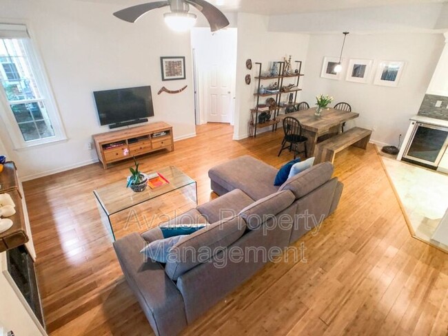 Building Photo - 807 McGill Park Ave NE