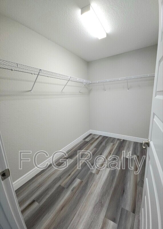 Building Photo - 7 Hemlock Radial Ln