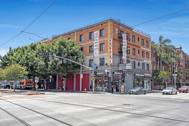 Building Photo - 1315 Flower St