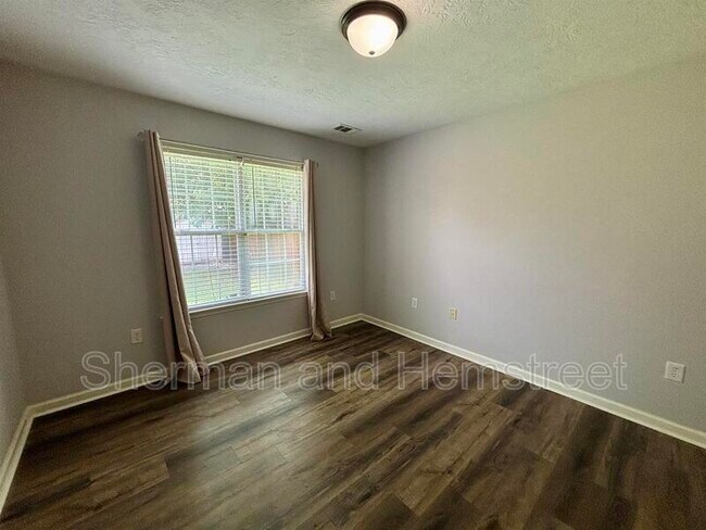 Building Photo - 831 D'Antignac St