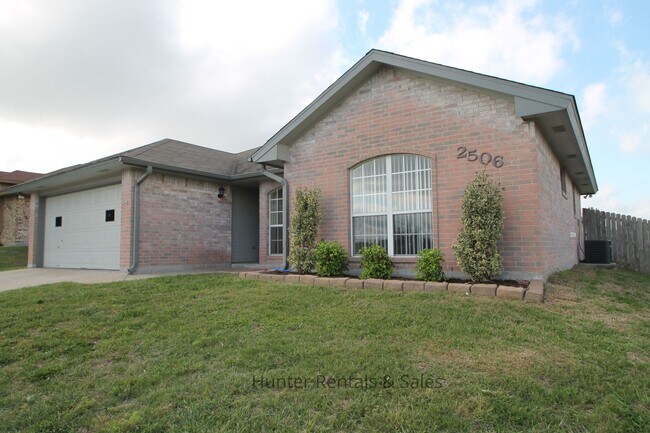Building Photo - Awesome Three-Bedroom Across From Maxdale ...