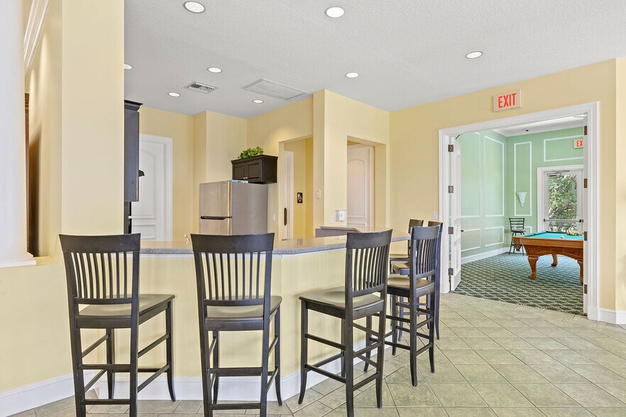 Building Photo - 5060 Fairways Cir