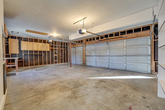 Building Photo - Beautiful 4 bed, 3.5 bath Home in Fort Col...