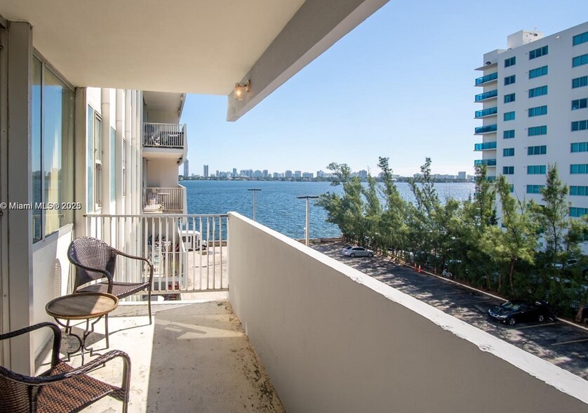 Building Photo - 7545 E Treasure Dr