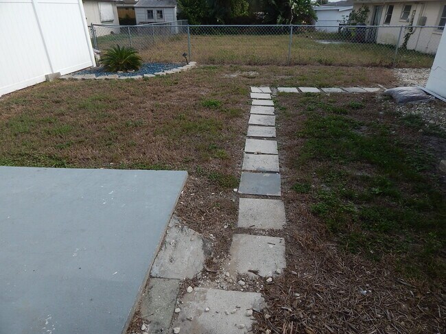 Building Photo - 5005 Genesis Ave