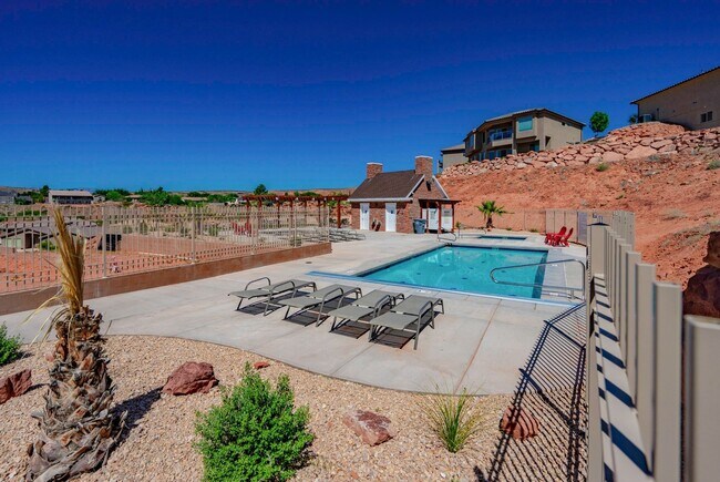 Building Photo - Charming 3 bedroom Townhome. 2 Community Pools!