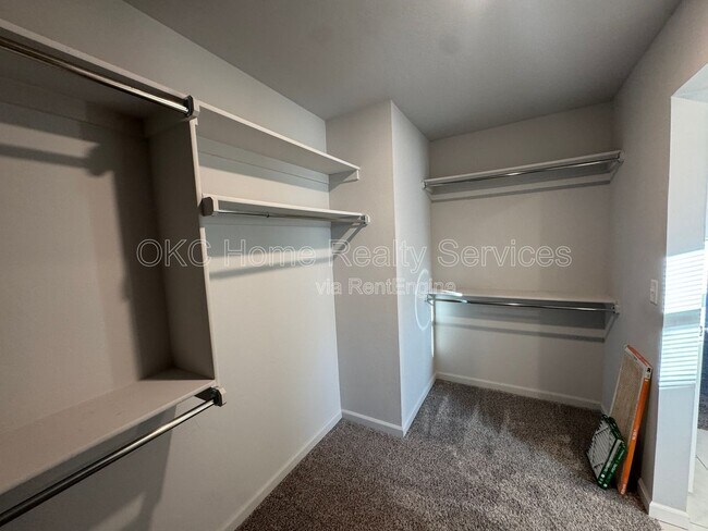 Building Photo - 928 Dusky Valley Ln