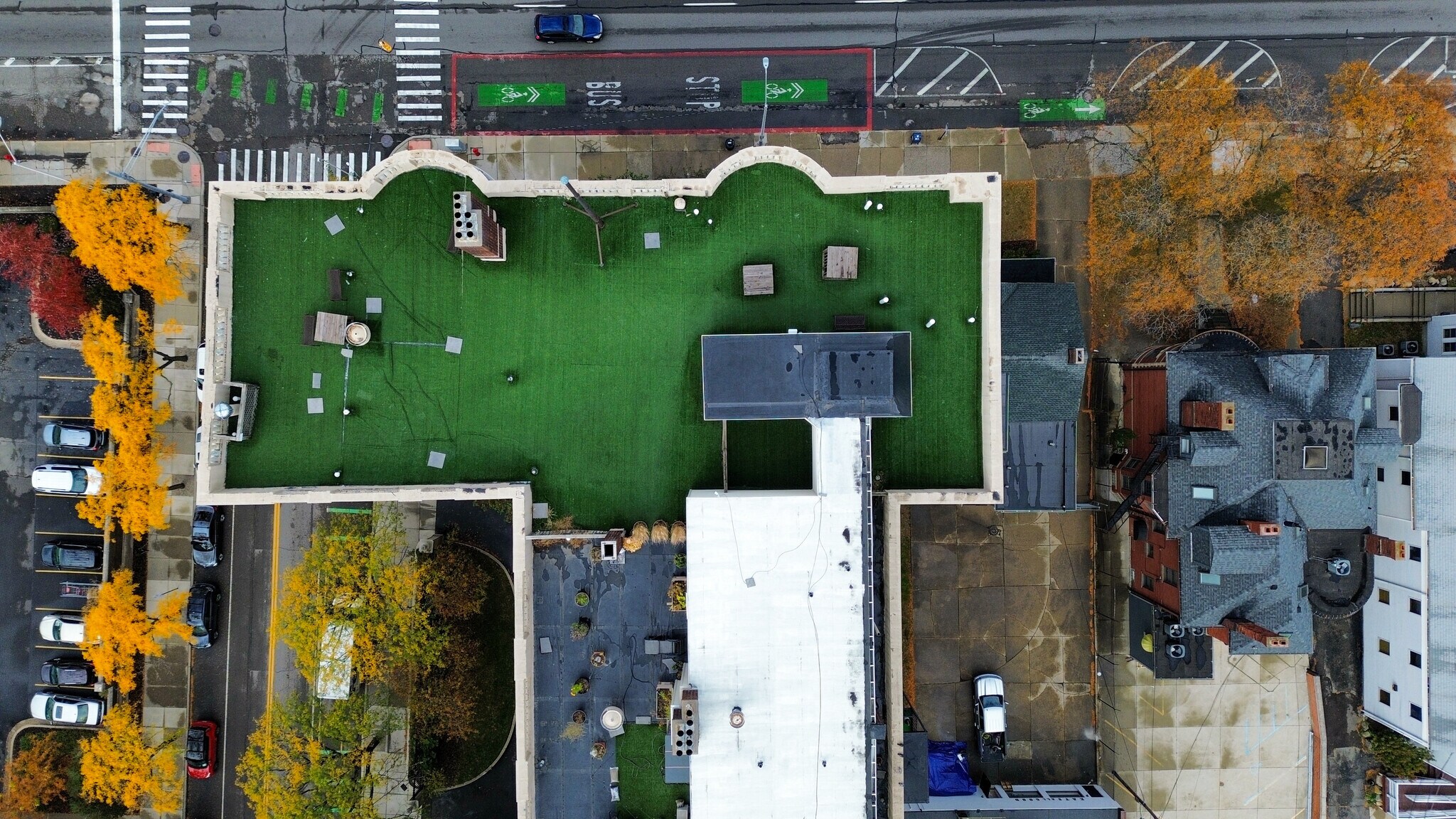 Building Photo - 2900 E Jefferson Ave