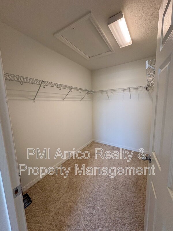 Building Photo - 7079 Woodchase Glen Dr