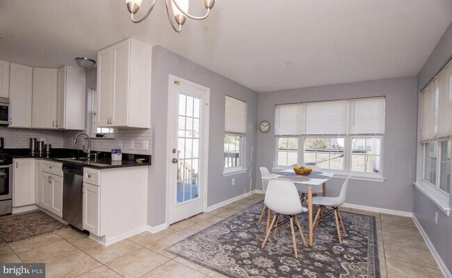 Building Photo - 8800 Community Square Ln