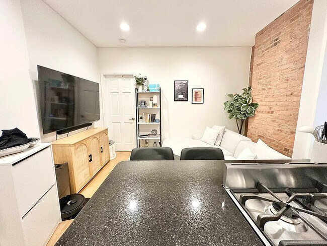 Building Photo - 518-524-524 John F. Kennedy Blvd