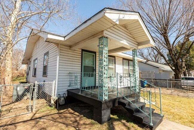 Primary Photo - 3515 E King Pl