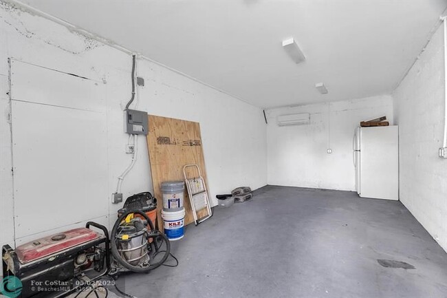 Building Photo - 4932 SW 12th St