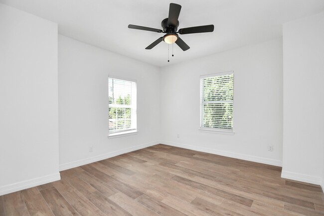 Building Photo - 2812 Truxillo St