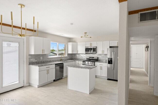 Building Photo - 4317 Larchmont Dr