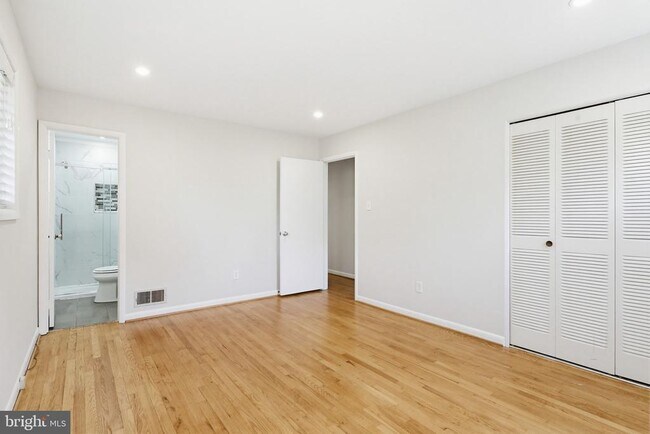 Building Photo - 9717 Hedin Dr