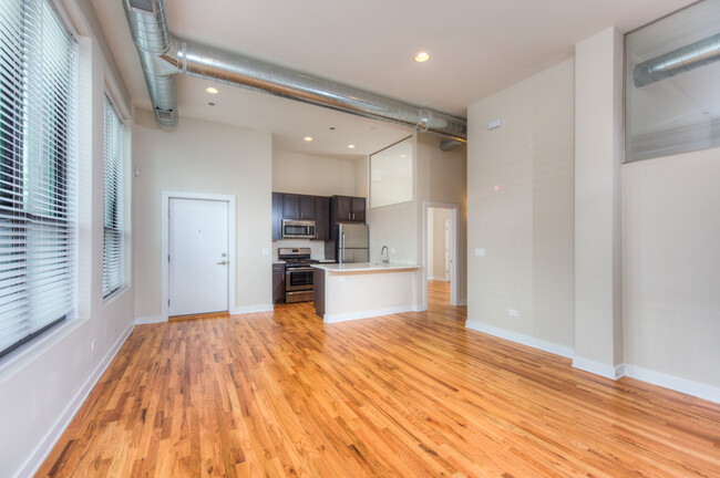 Building Photo - 2730 N Ashland Ave