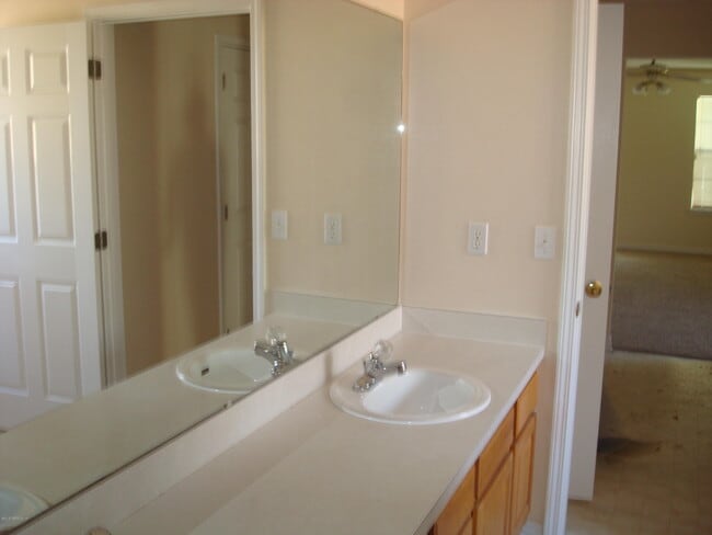 Building Photo - 7501 Cliff Cottage Dr