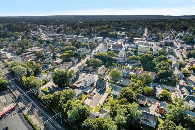 Building Photo - 309 Main St