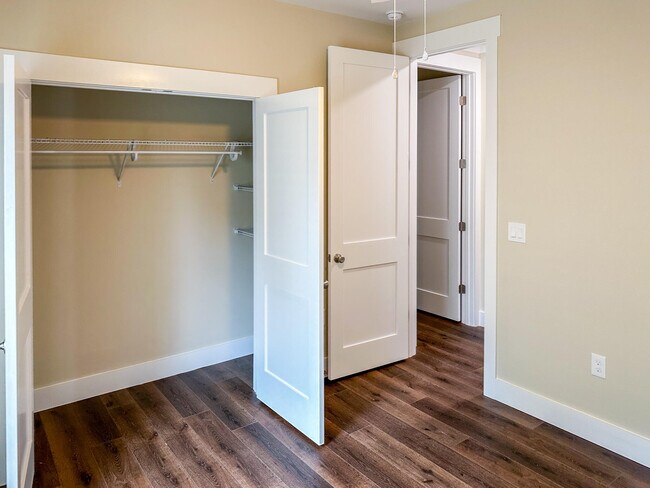 Building Photo - 610 5th St