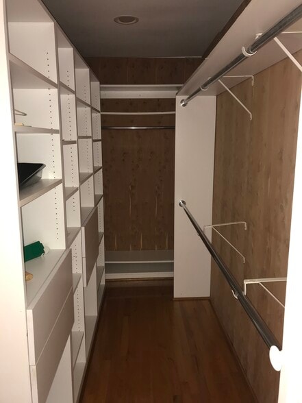 master bedroom walk-in closet - 1304 Mackay Ln