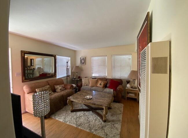 Building Photo - 1860 Diamond St