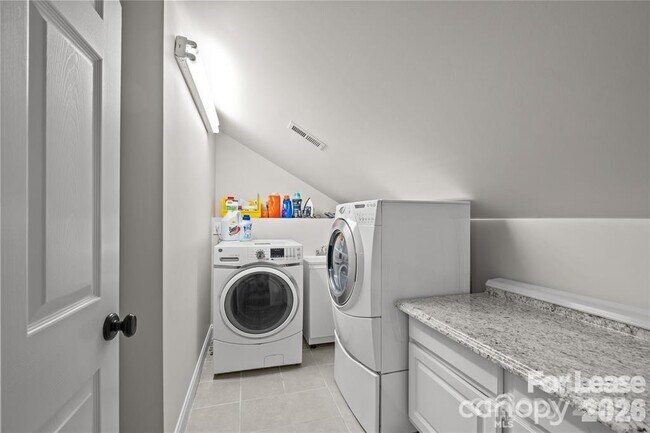 Building Photo - 3900 Braxton Dr