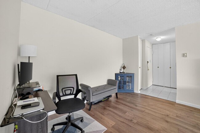 Building Photo - 130 Colonial Pkwy