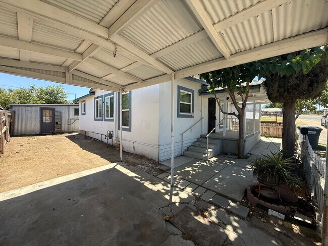 Building Photo - Charming updated home!