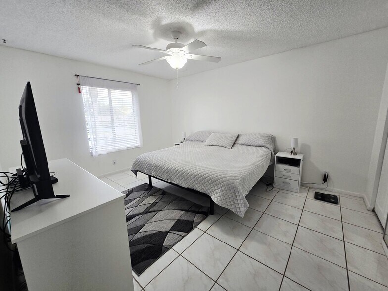 Building Photo - 1102 Green Pine Blvd