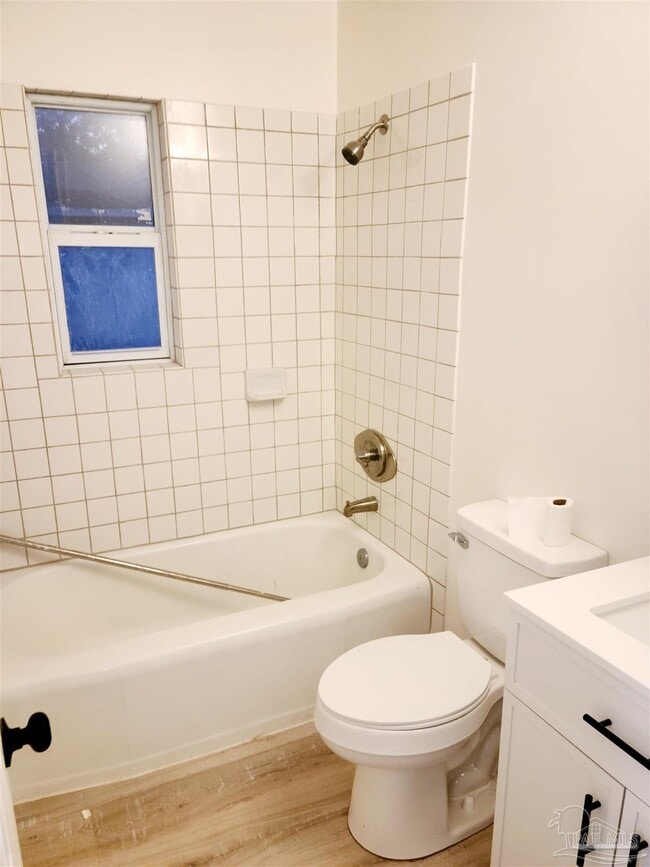 Building Photo - 207 Hart Dr