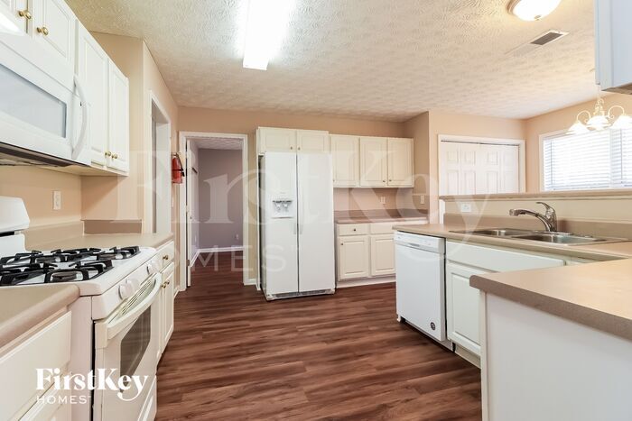 Building Photo - 812 Eagle Glen Crossing