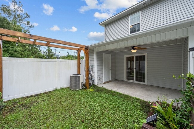 Building Photo - Welcome to Carolina Plantations!