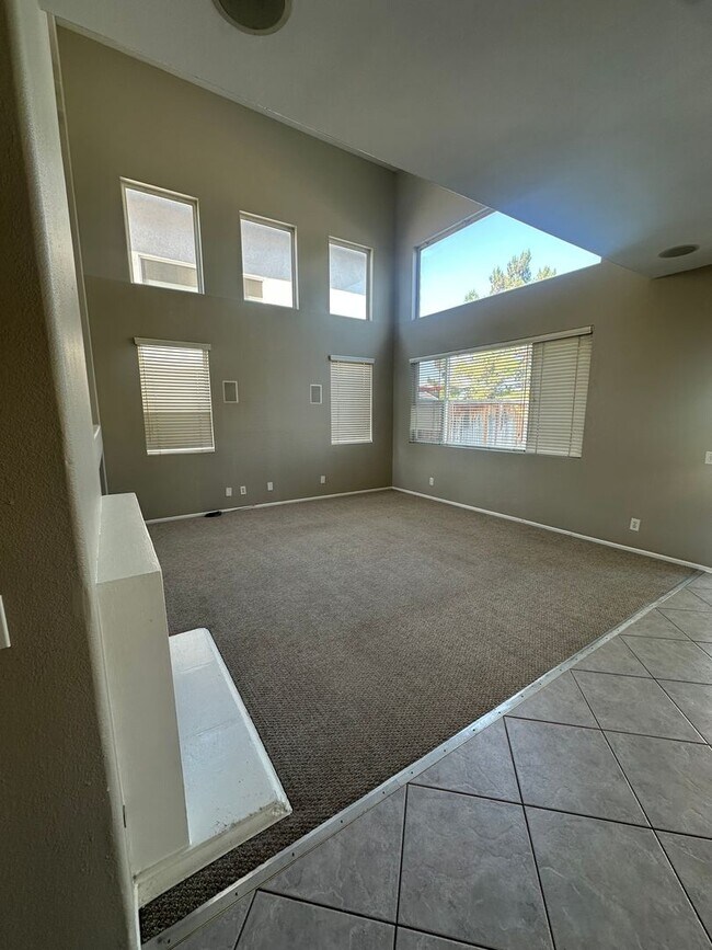 Building Photo - Beautiful Lake Hills Home with Sparkling Pool – A Must See!