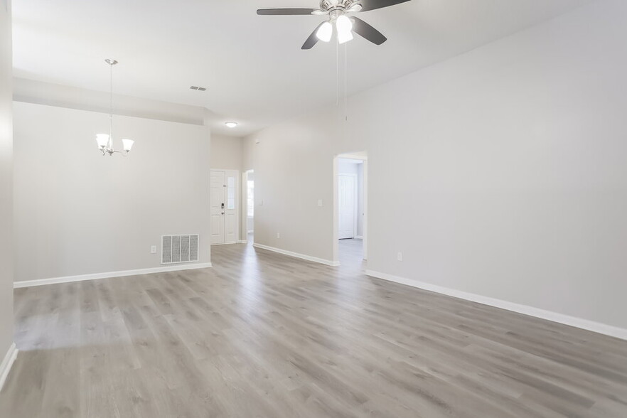 Building Photo - 1703 Canopy Oaks Dr