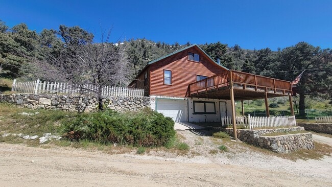 Building Photo - Charming 3-Bedroom 2-Bath with Mountain Vi...