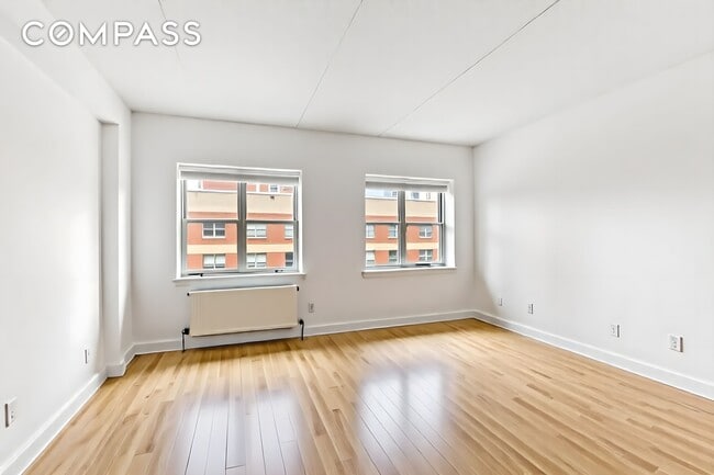 Building Photo - 516 W 47th St