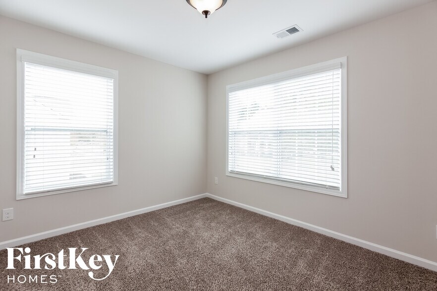 Building Photo - 5631 Mcdowell Run Dr