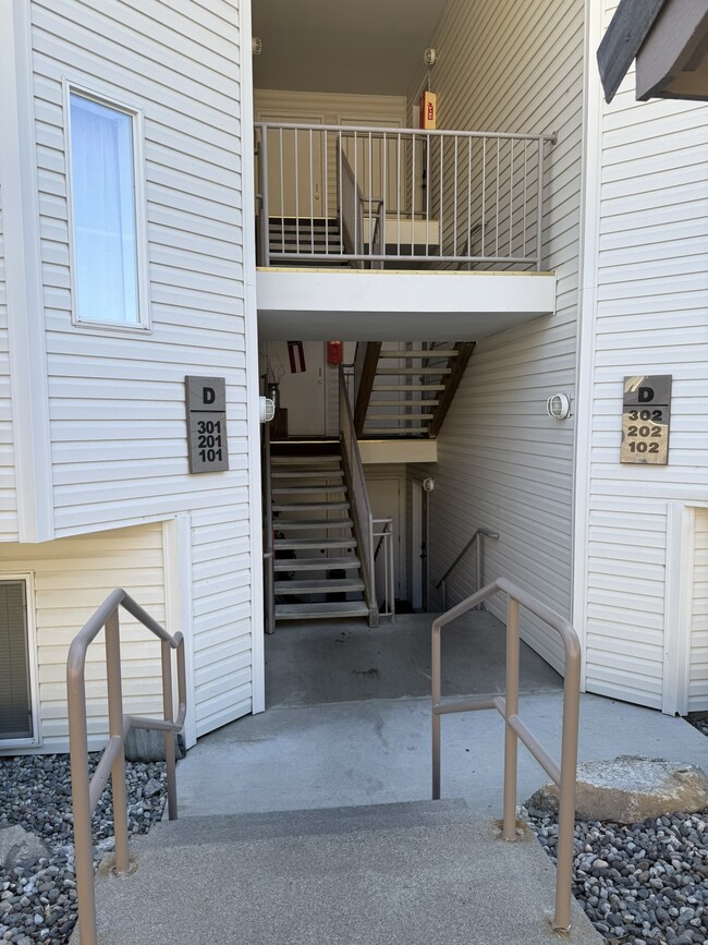 Building Photo - 808 W Manson Rd