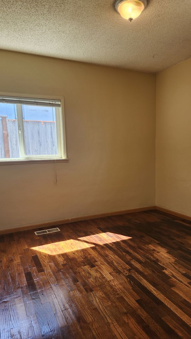 Building Photo - West Tacoma Cozy 2 Bedroom