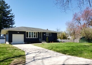 Building Photo - 8 Flint Ct