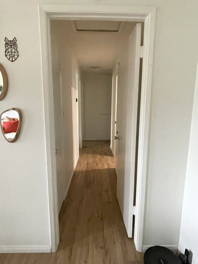 Building Photo - Beautiful single story 3 bedroom w/2 parki...