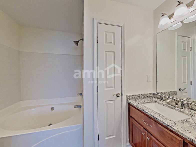 Building Photo - 2908 Checkers Ct