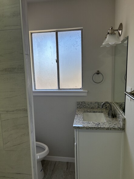 Master Bath - 3404 Martin Lydon Ave